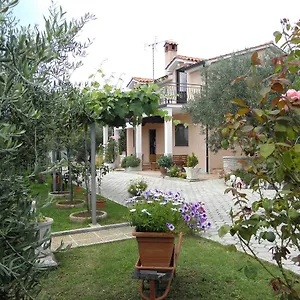https://apartments-mirjana-vrsar.in-istria.net